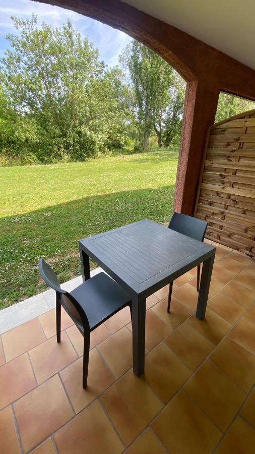 Joli Studio Camargue Lou Rouge อาร์ลส์ ภายนอก รูปภาพ